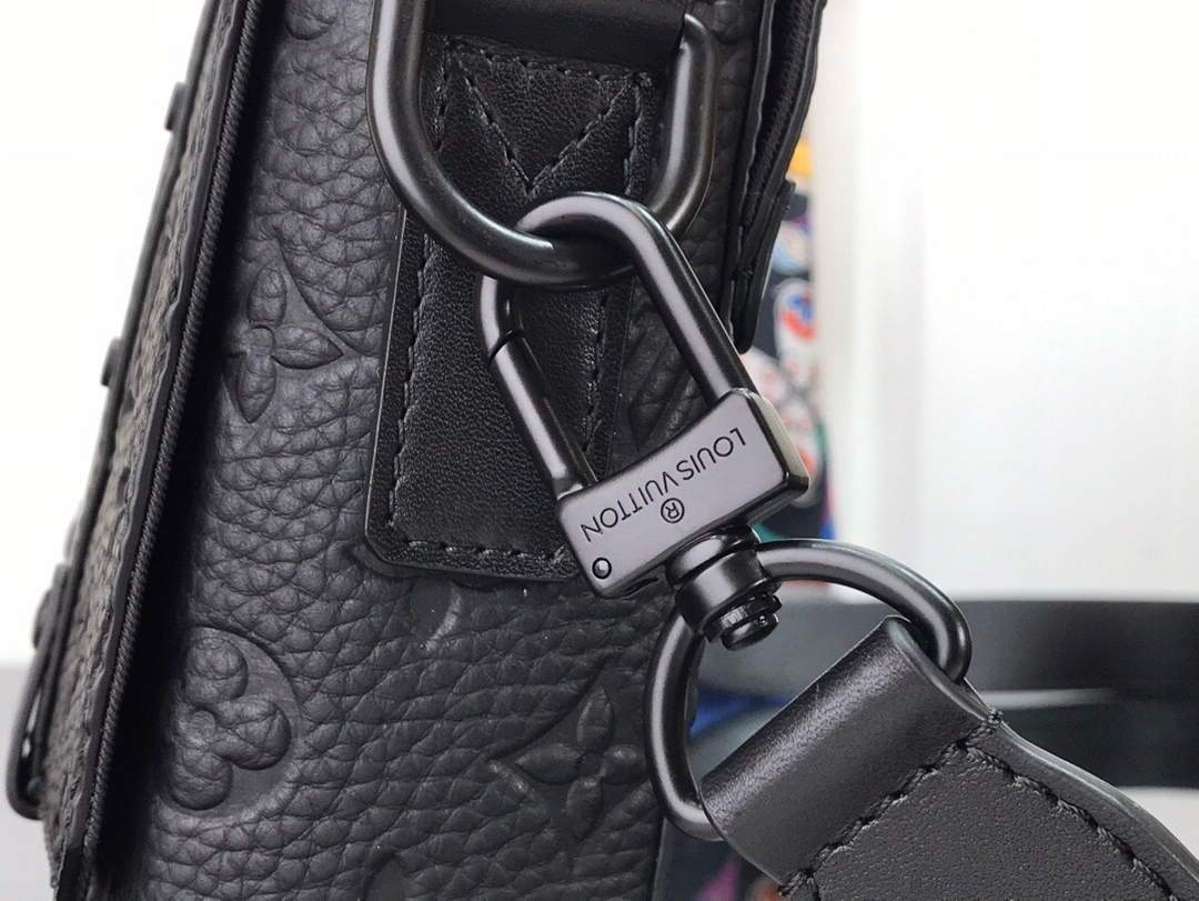 LV M57726 Louis Vuitton Trunk Messenger PM Taurillon Monogram Bag Black