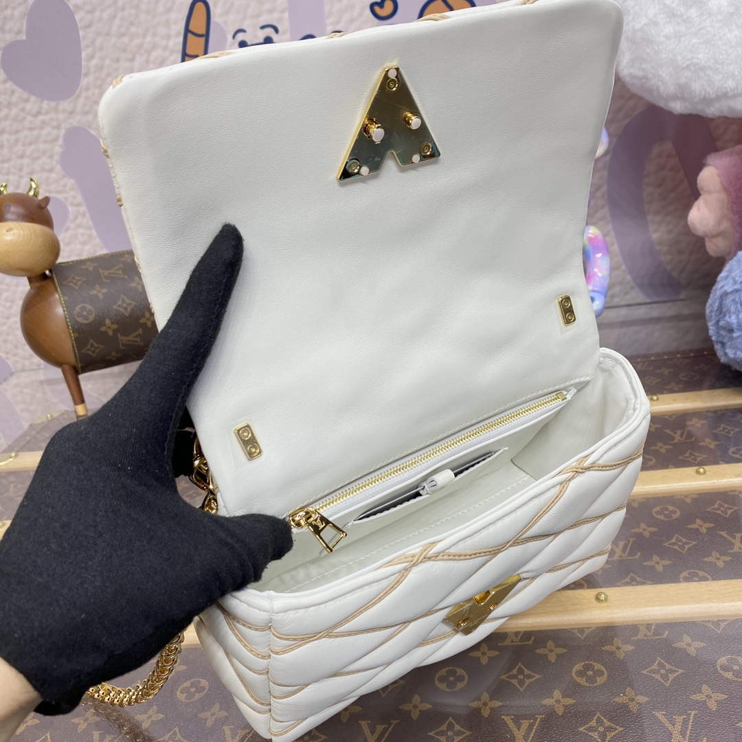 LV M24186 Louis Vuitton GO-14 MM Bag Off-white