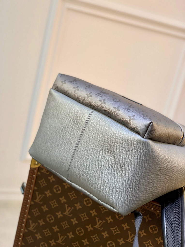 LV M30835 Louis Vuitton Discovery Backpack PM Silver