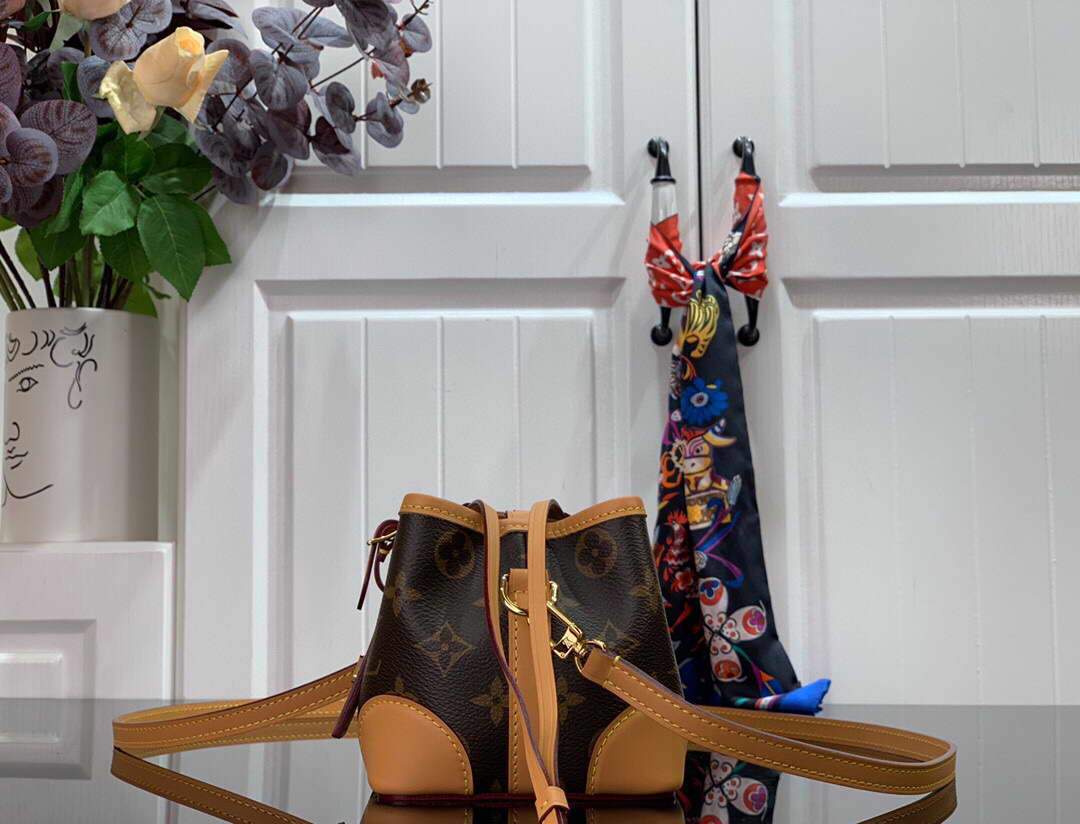 LV M57099 Louis Vuitton Noe Purse Monogram