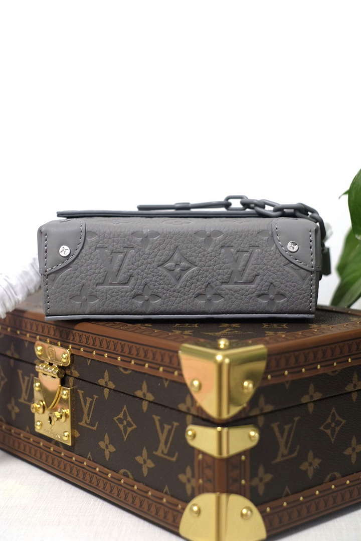 LV M81746 Louis Vuitton Steamer Wearable Wallet Gray leather