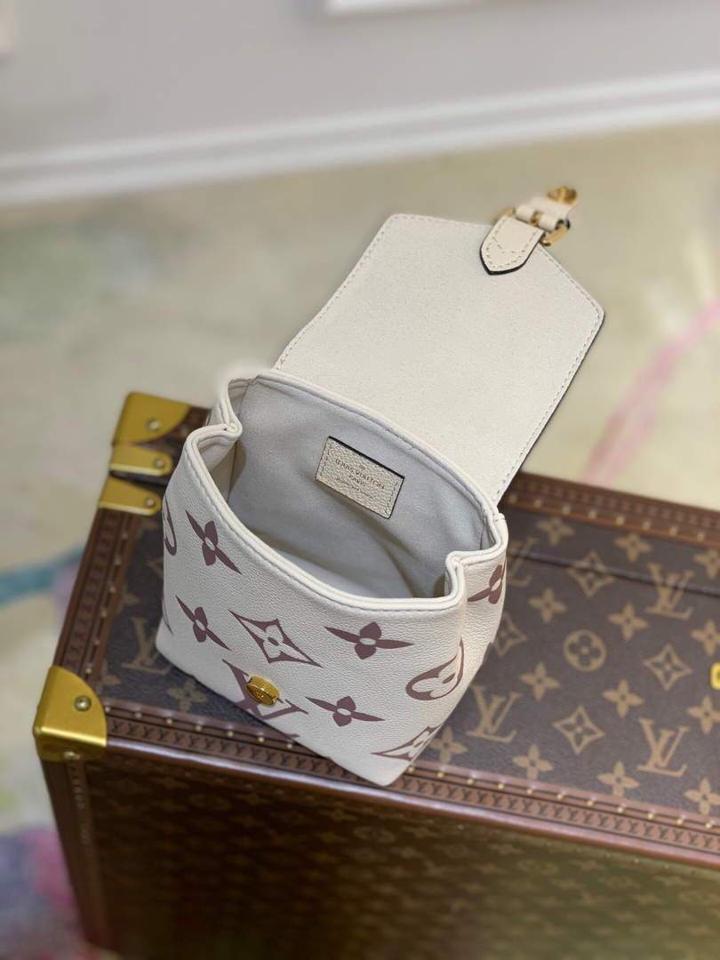 LV M45764 Louis Vuitton Tiny Backpack M80738 White