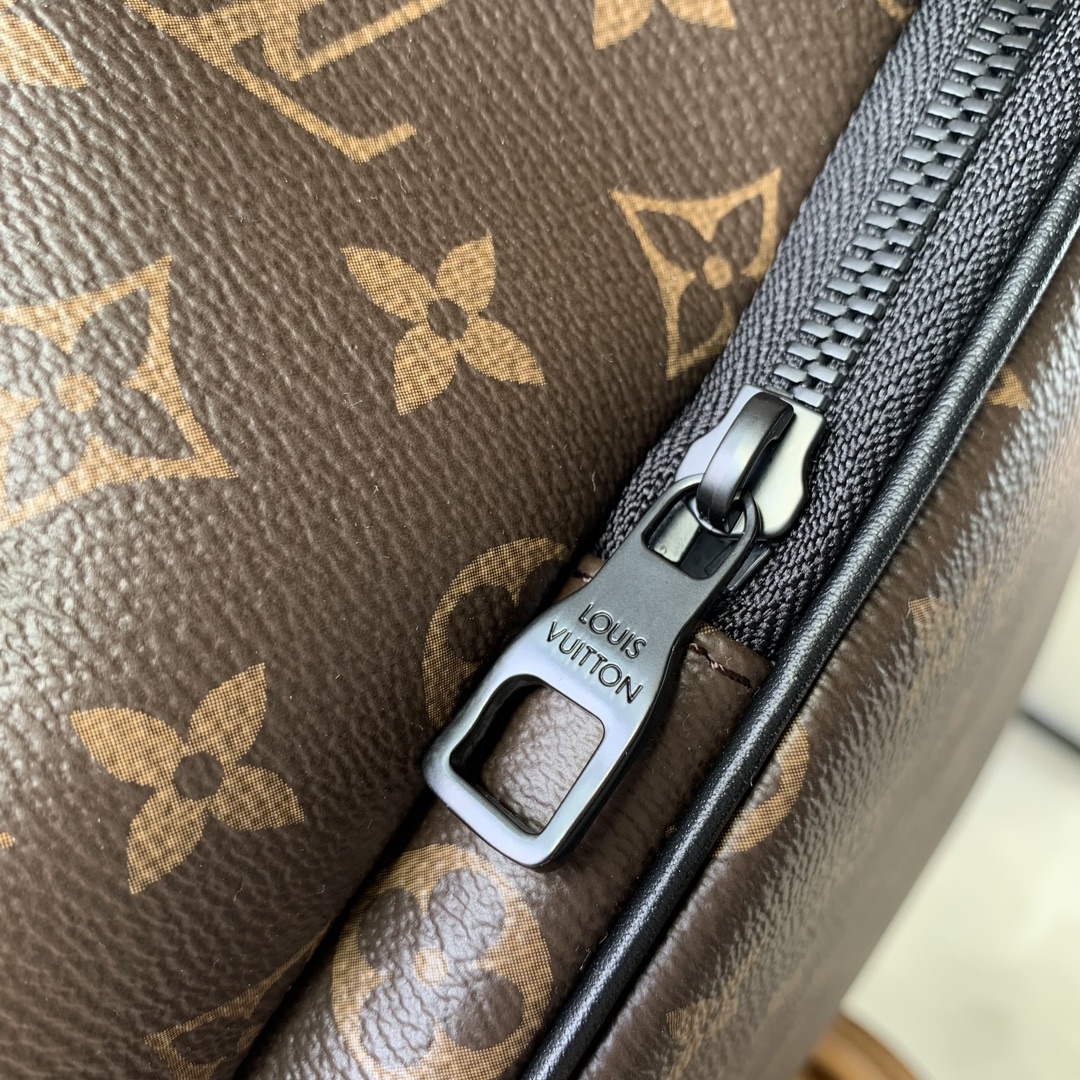 LV M46683 Louis Vuitton Montsouris Backpack