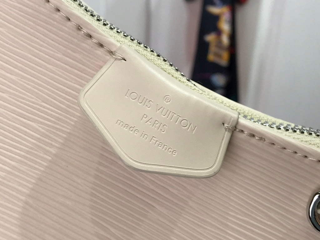 Louis Vuitton M80471 LV M80483 Easy Pouch On Strap Apricot