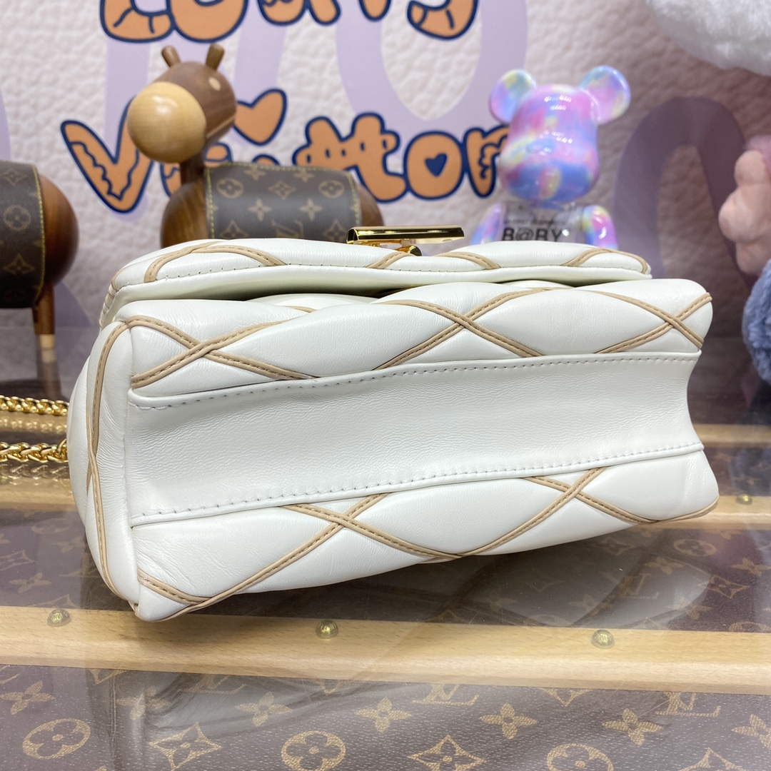 LV M24186 Louis Vuitton GO-14 MM Bag Off-white