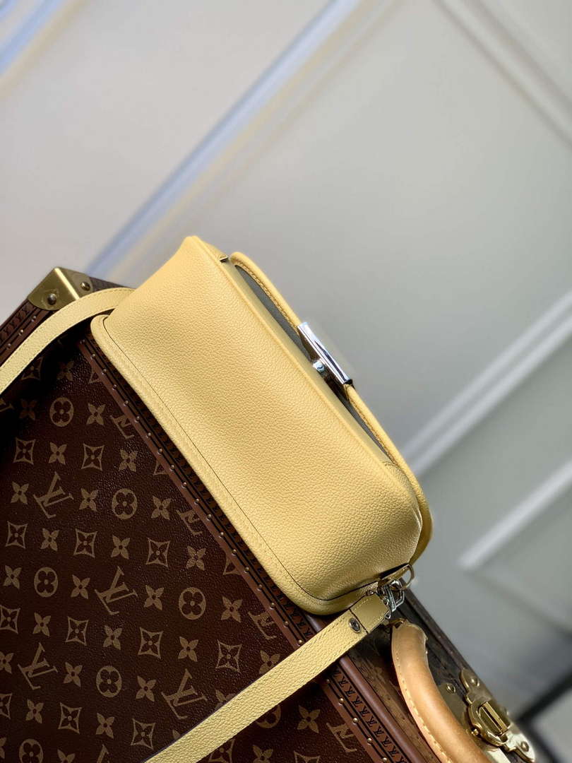 LV M22618 Louis Vuitton Buci Handbag Epi Leather Jaune Plume Yellow