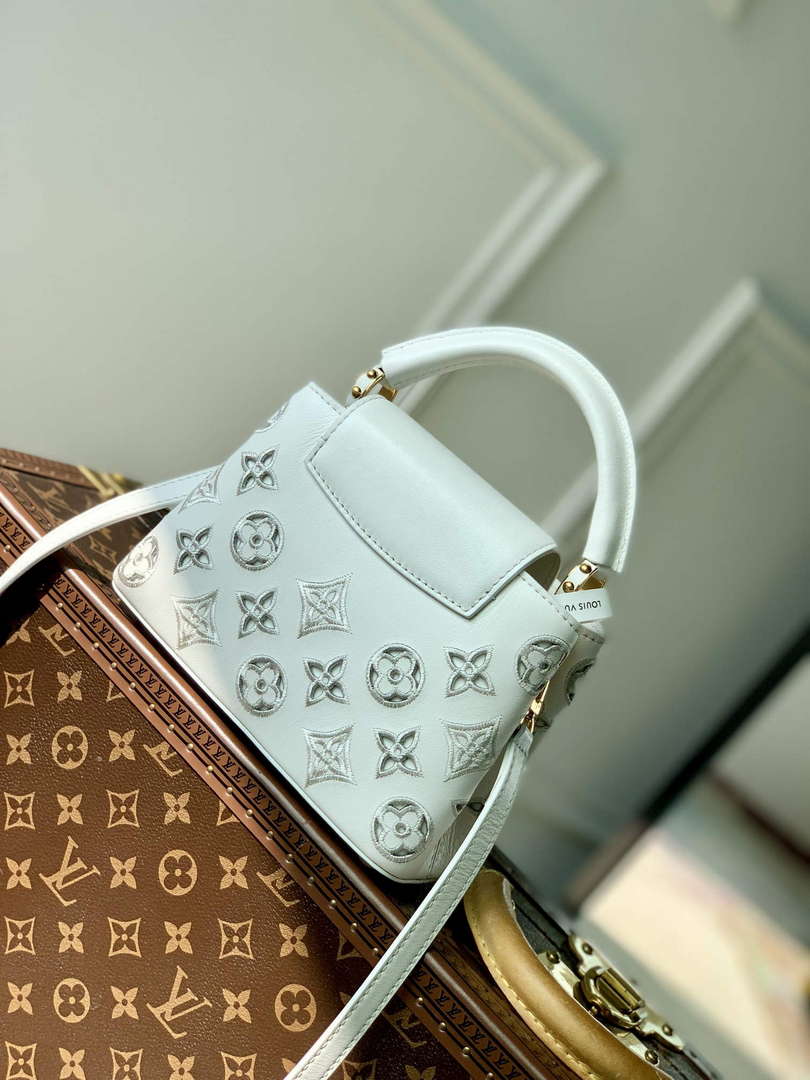 LV M22863 Louis Vuitton Capucines Mini Handbag White