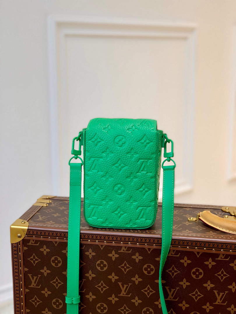 LV M81525 Louis Vuitton S-LOCK Vertical Wearable Wallet Minty Green