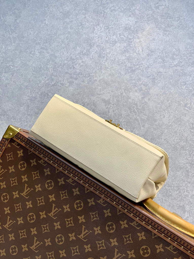 LV M46041 Louis Vuitton Madeleine MM Handbag Cr��me Beige