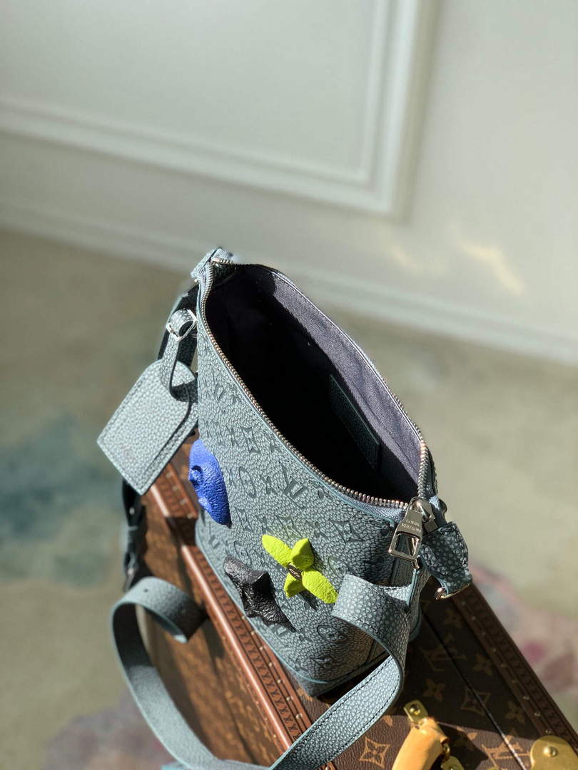 LV M20875 Louis Vuitton Hobo Cruiser PM Bag Gray