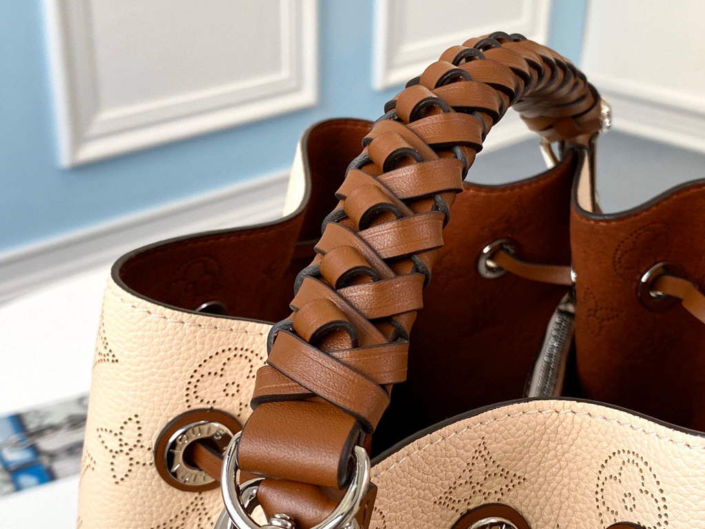 Louis Vuitton M55801 LV M55800 Muria M55799 Mahina Leather beige