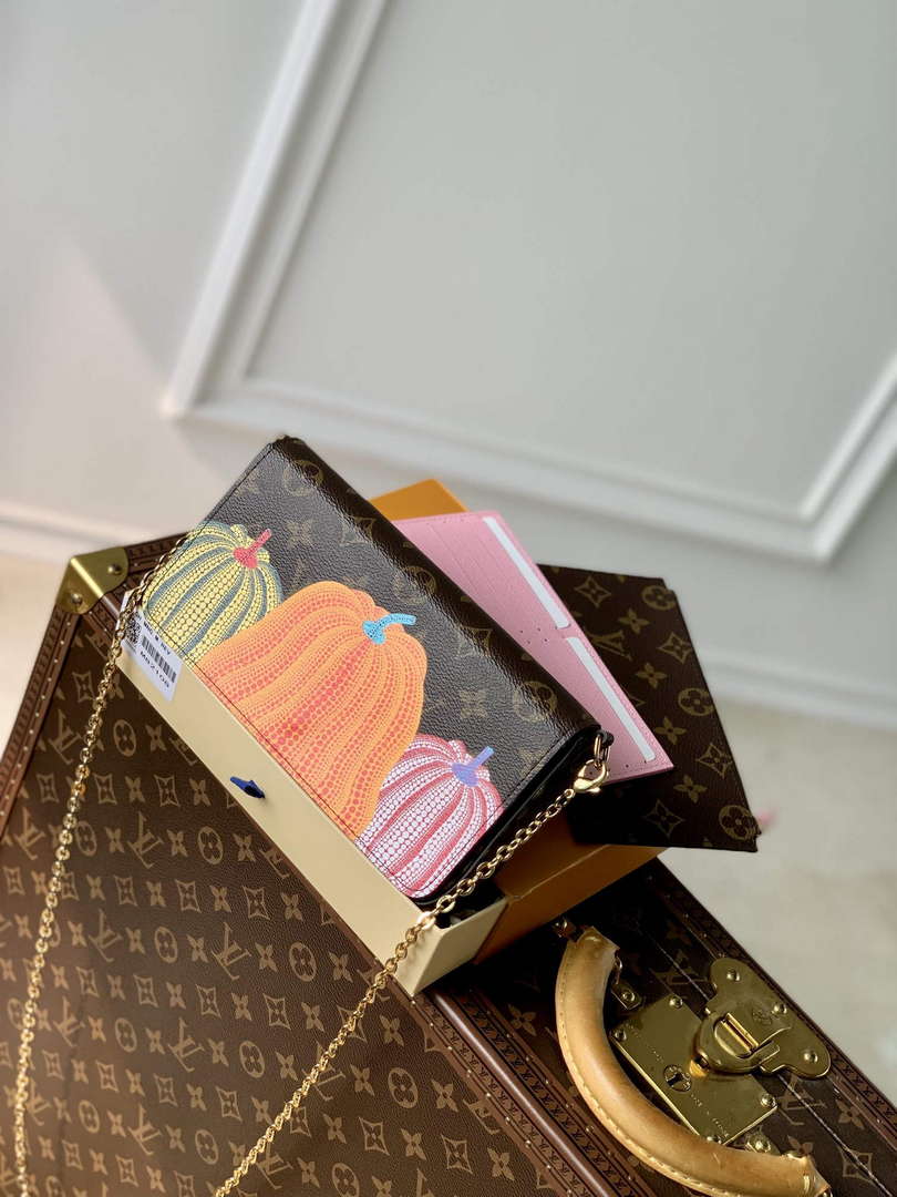 LV M82108 Louis Vuitton LV x YK F��licie Pochette