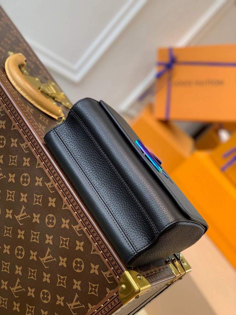 LV M58597 Louis Vuitton Twist Medium Bag Black