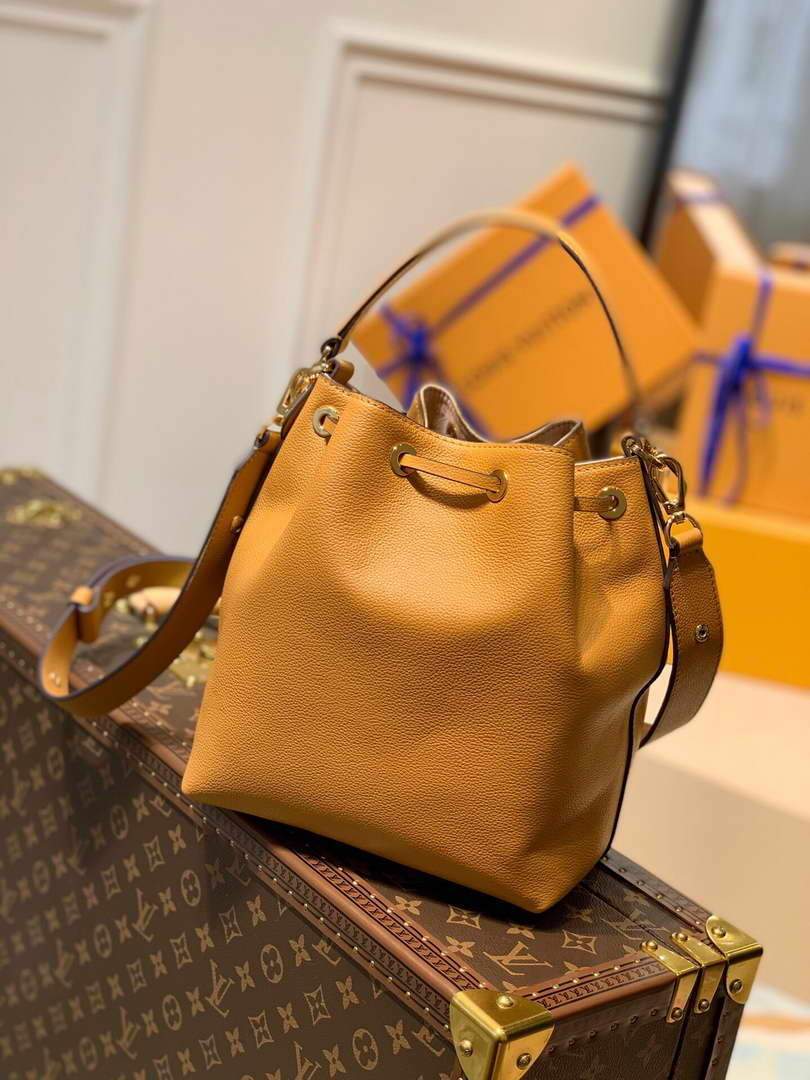 LV M57689 Louis Vuitton Lockme Bucket Bag M57687 M57688 Arizona Beige