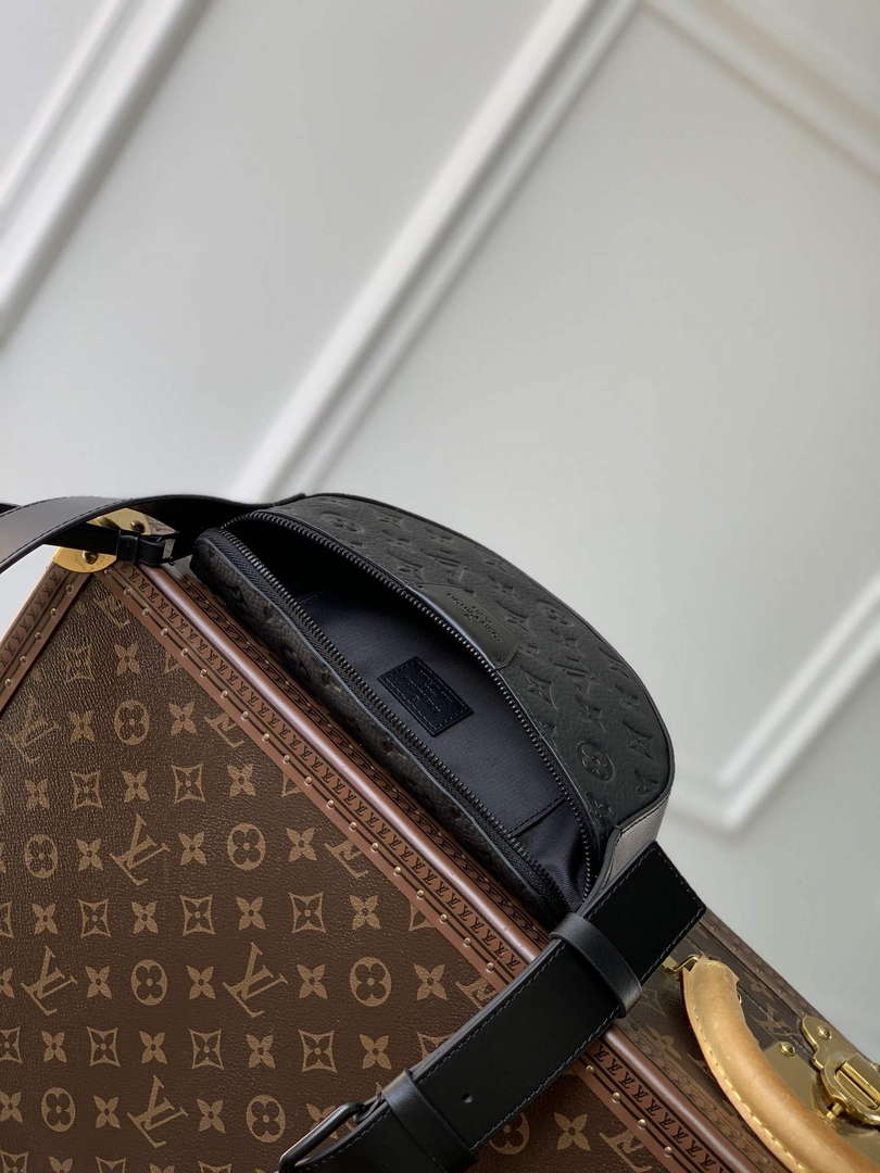 LV M23835 Louis Vuitton LV Moon Crossbody Black