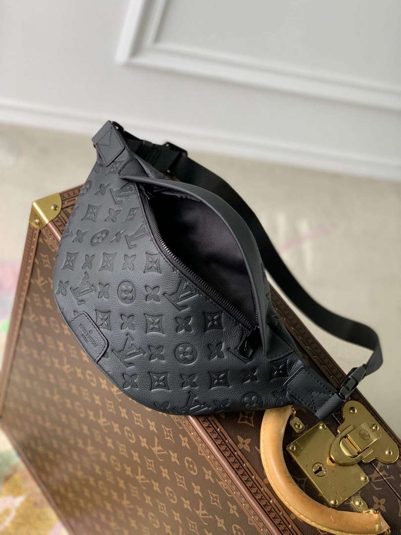 LV M46036 Louis Vuitton Discovery PM Bumbag Black