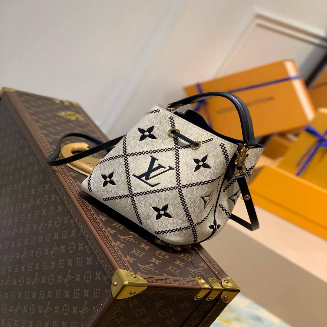 LV M46023 Louis Vuitton NONO BB Bucket Bag Beige