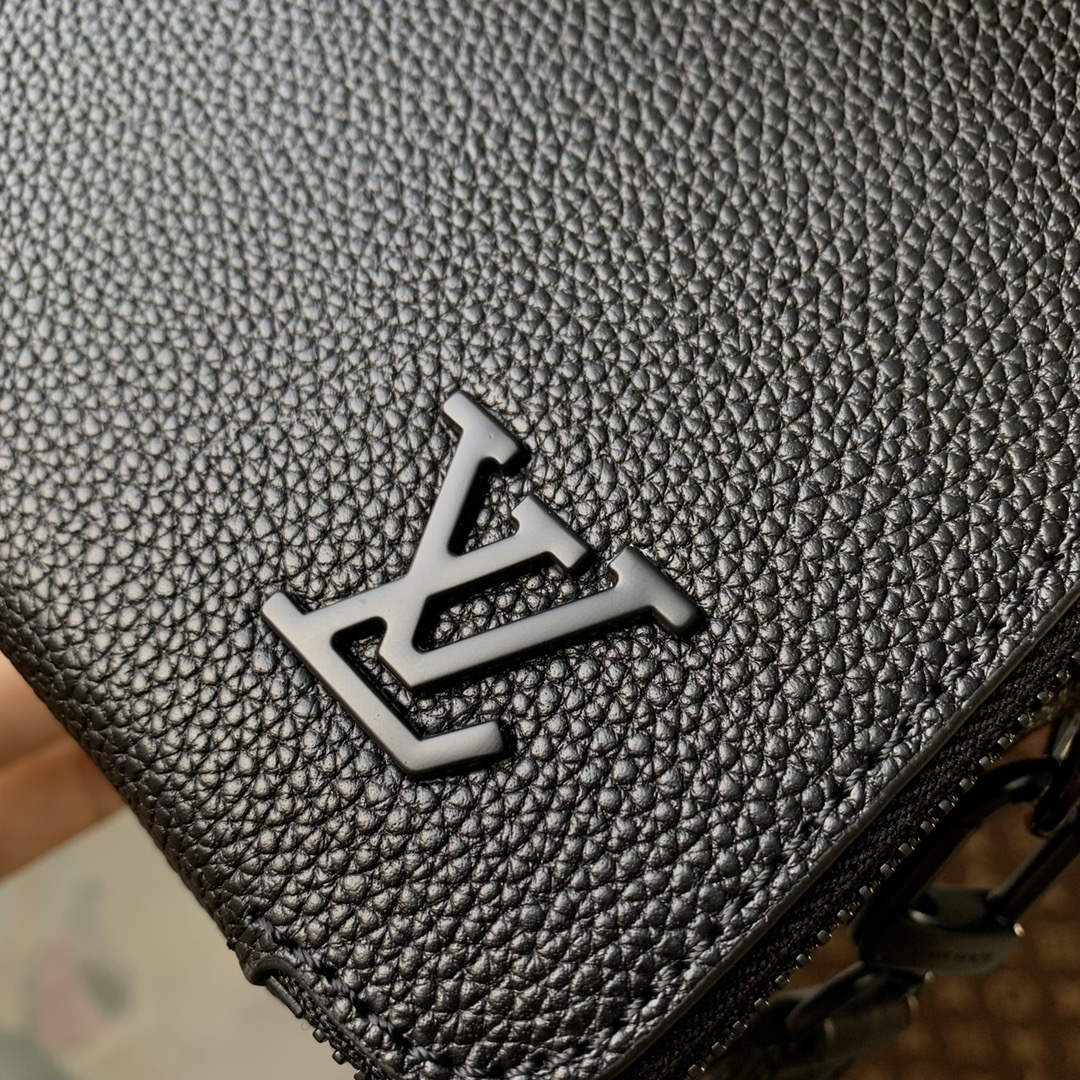 LV M59161 Louis Vuitton Alpha Wearable Wallet Black