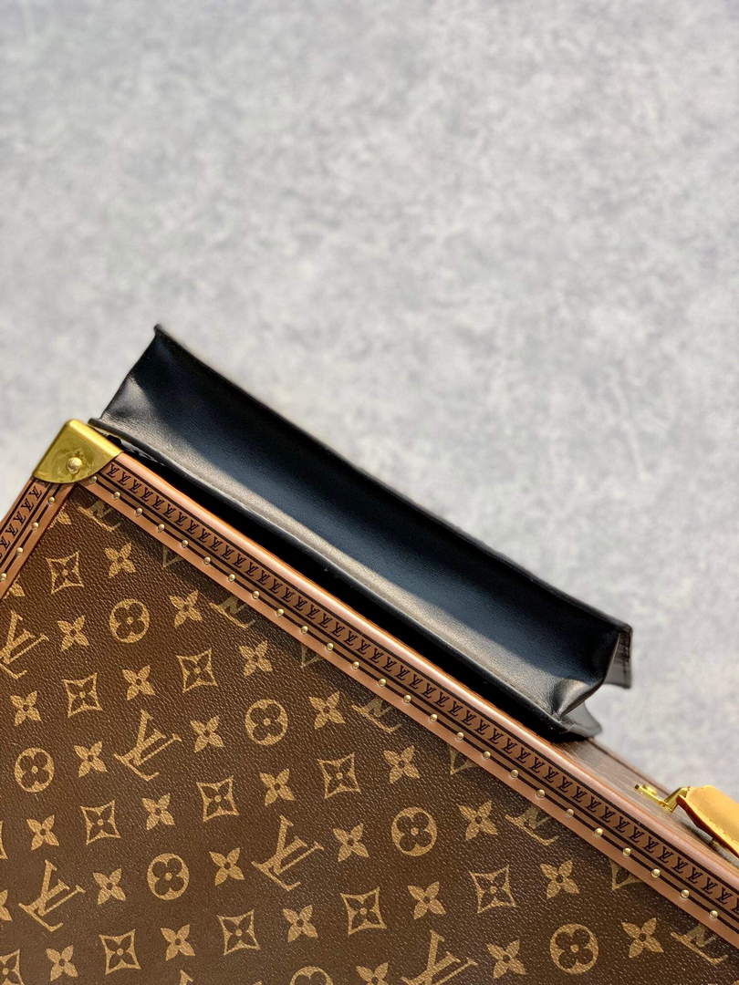 LV M81310 Louis Vuitton Standing Pouch Other Leathers