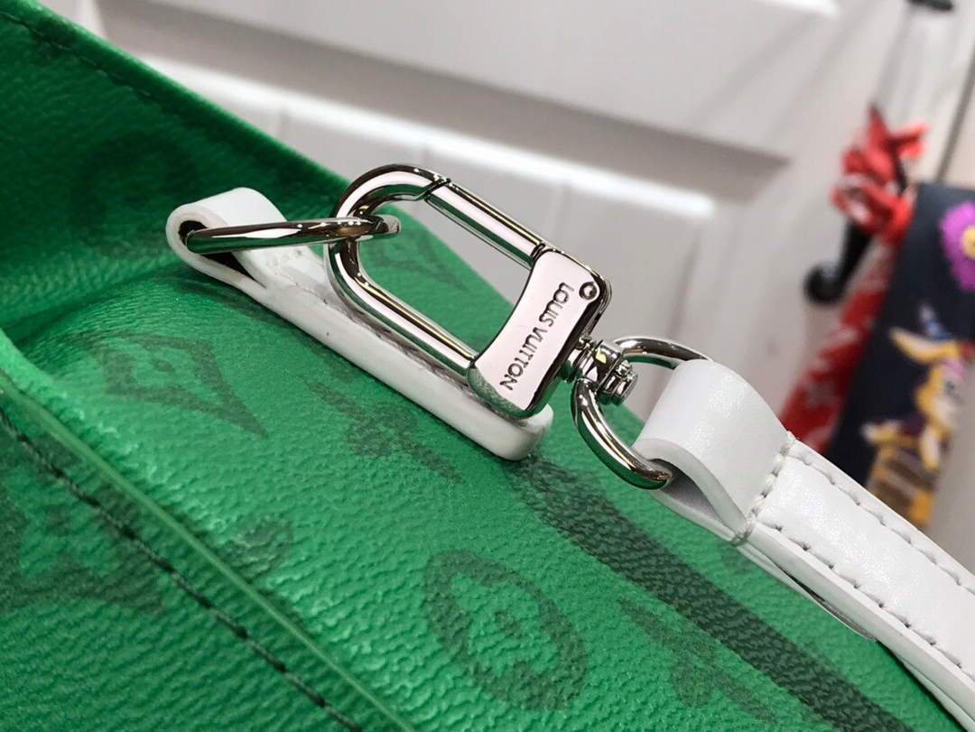 LV M46113 Louis Vuitton Carry It Bag 25cm Monogram Canvas Spring/Summer 2021 Collection Green