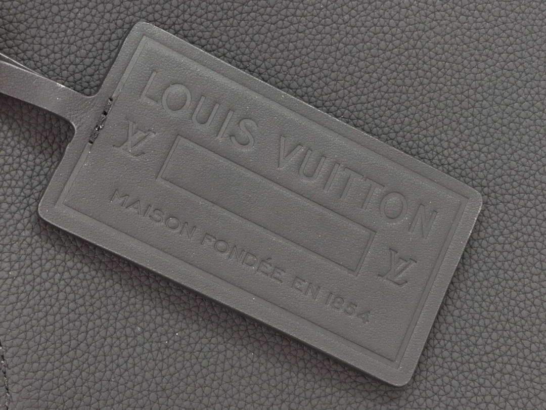 LV M57080 Louis Vuitton Messenger Bag Black Grained Calf Leather