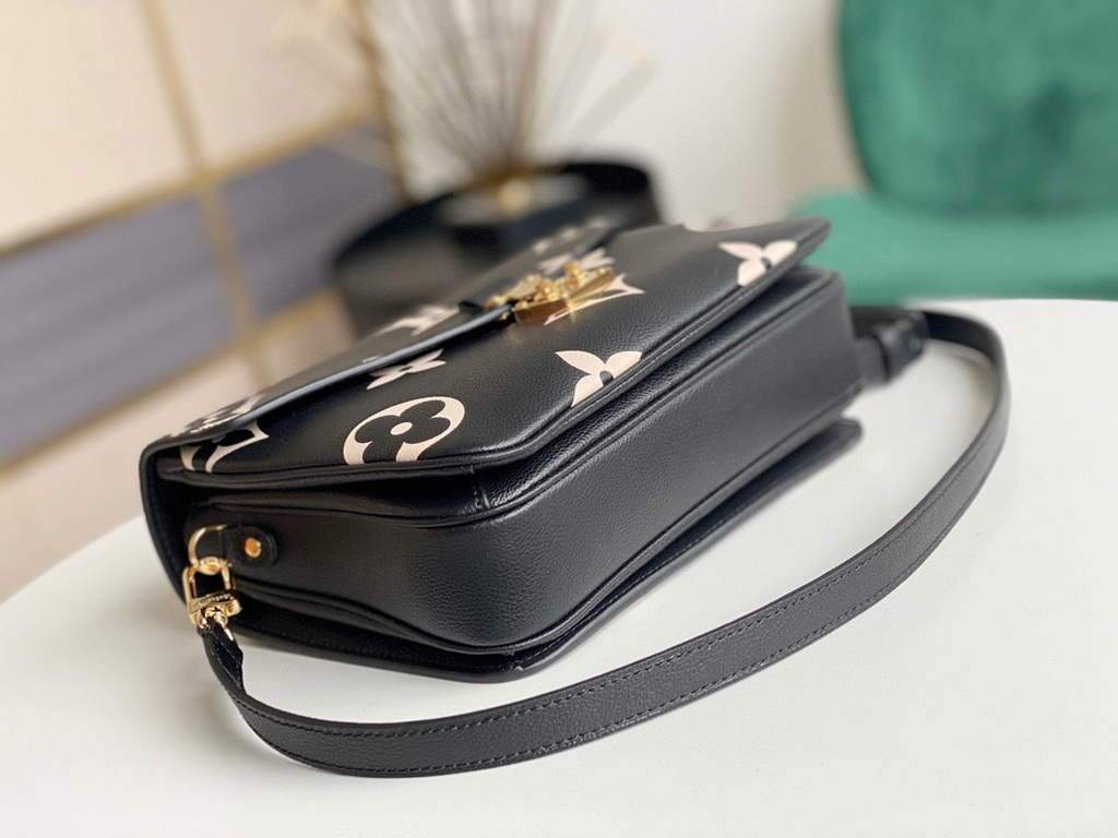 LV M45773 Louis Vuitton M45596 Pochette Metis Bag Black