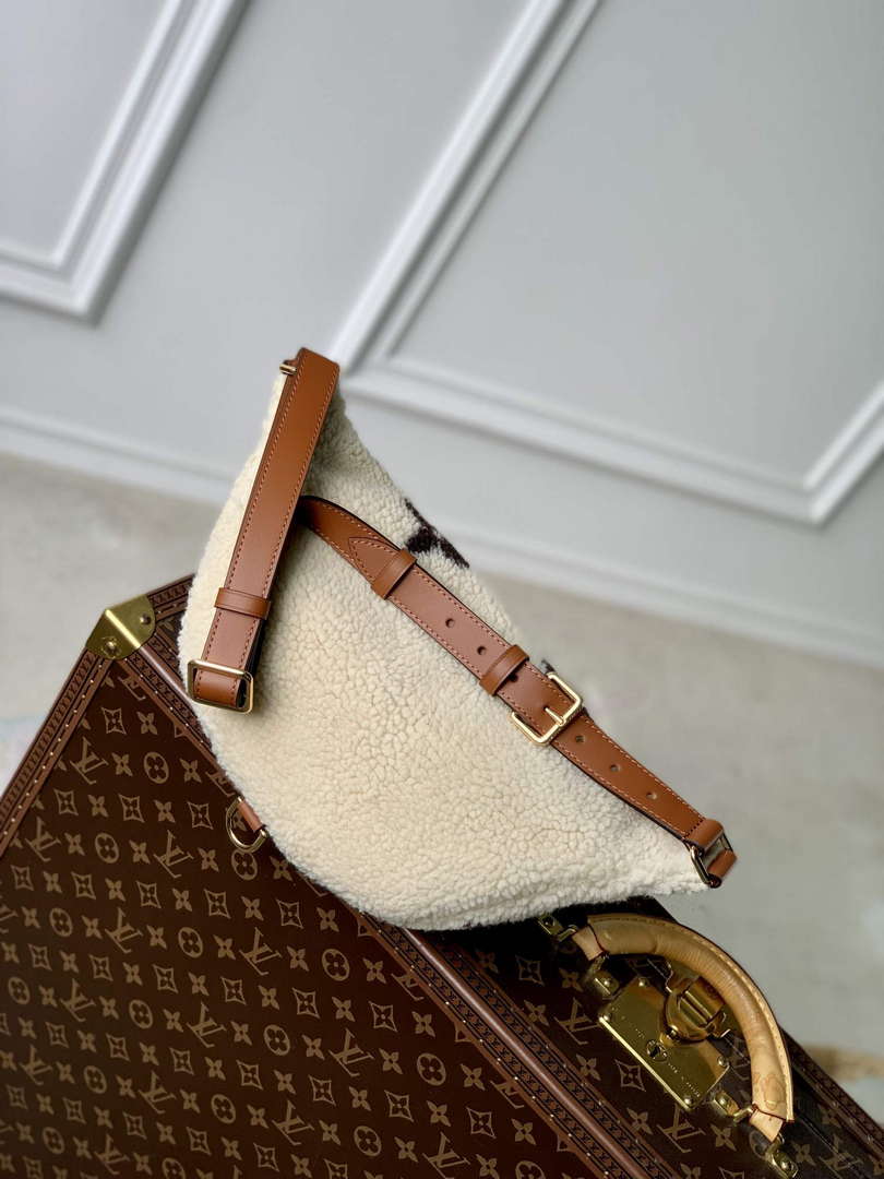 Louis Vuitton LV M23715 Bumbag Cream/Brown