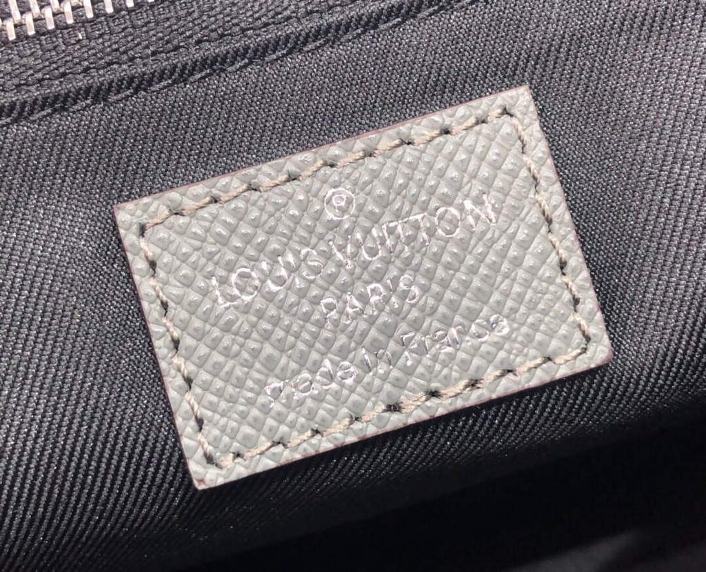 LV M30808 Louis Vuitton New Flap Messenger Gray