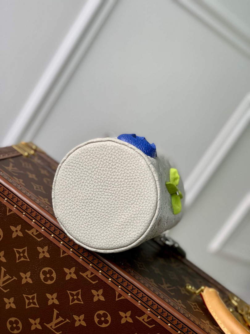 LV M81572 Louis Vuitton Chalk Pouch Bag White