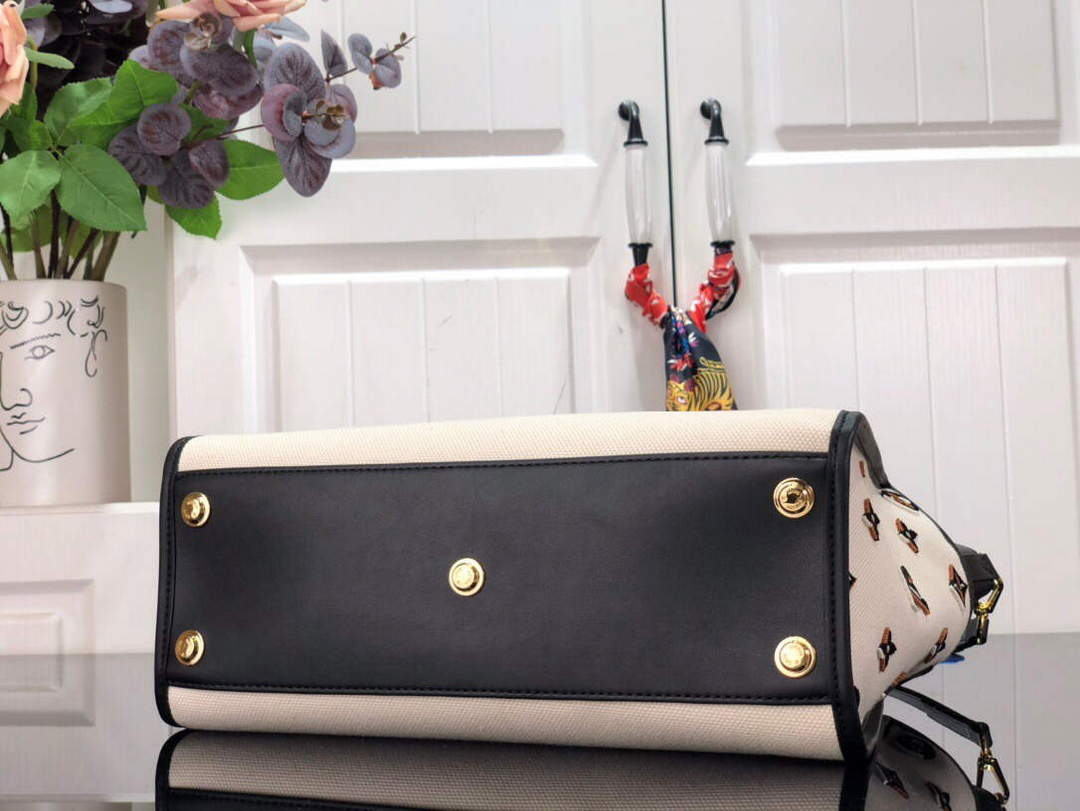 LV M59842 Louis Vuitton On My Side MM Tote Bag Black