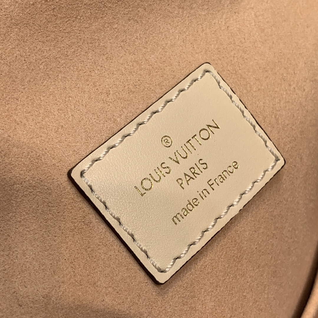 LV M45410 Louis Vuitton Montsouris Backpack Milky white