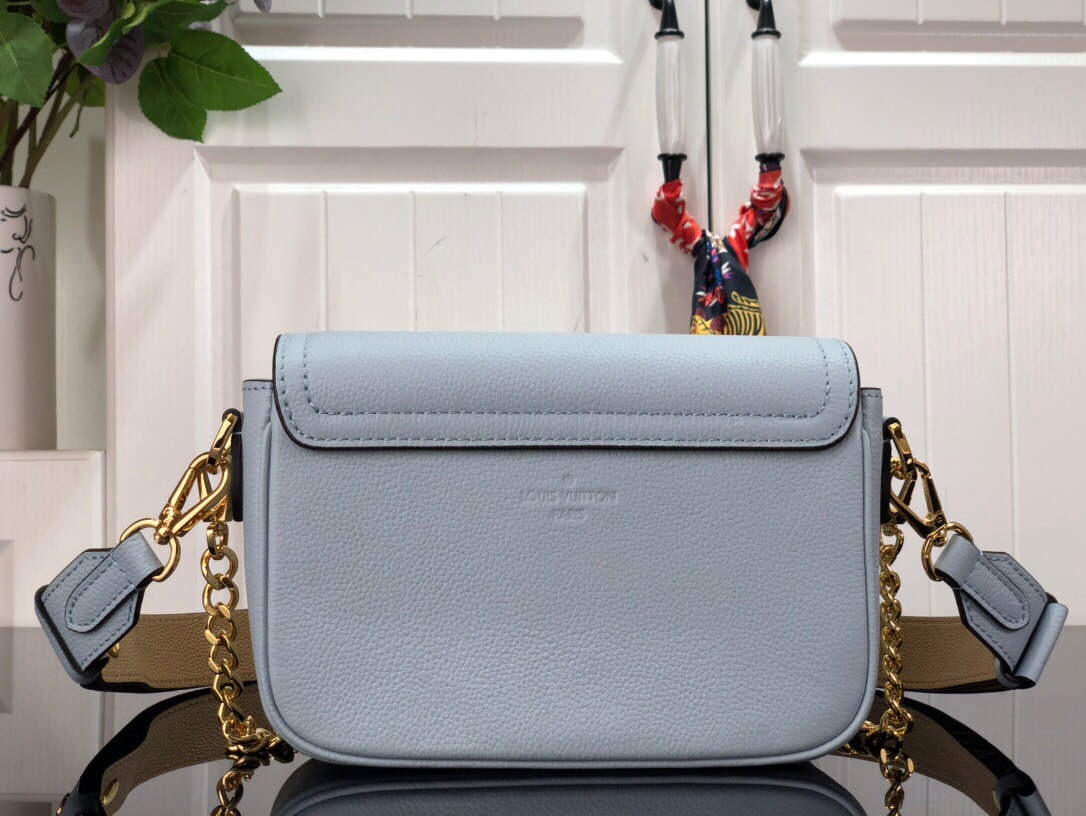 LV M59984 Louis Vuitton Lockme Tender Bleu