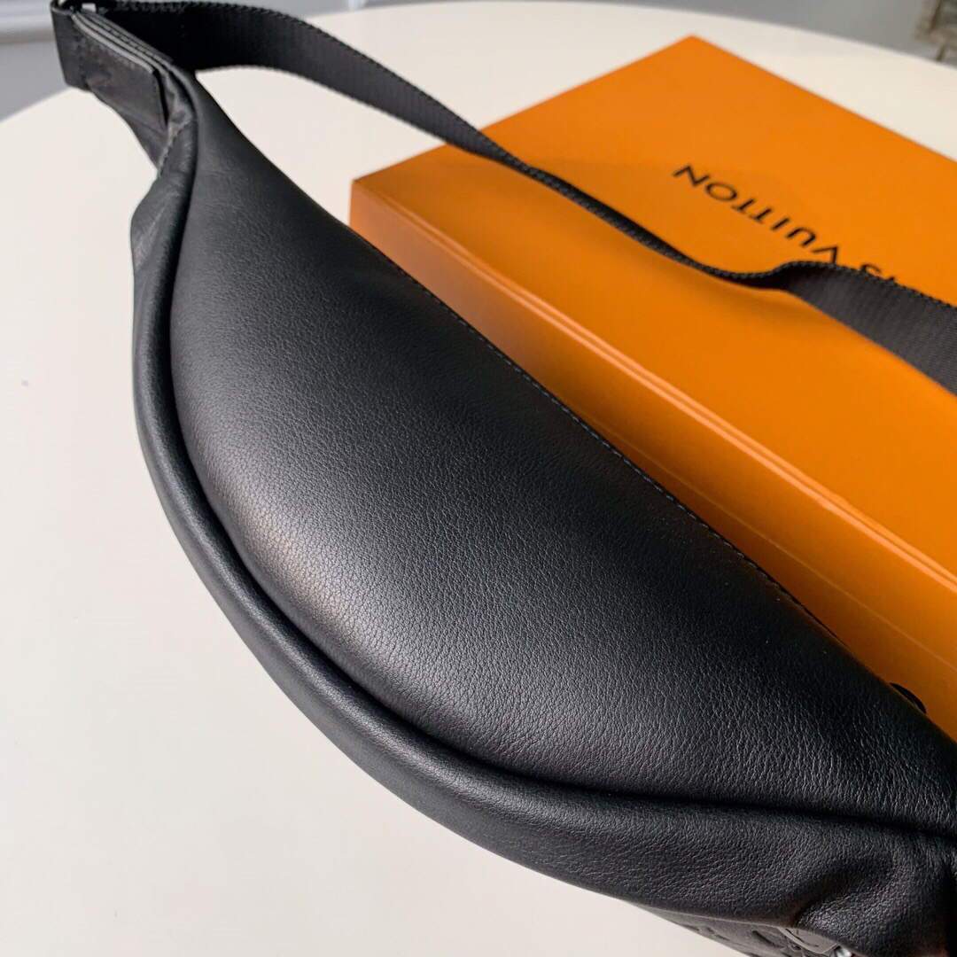 LV M44388 Louis Vuitton Discovery Bumbag Black
