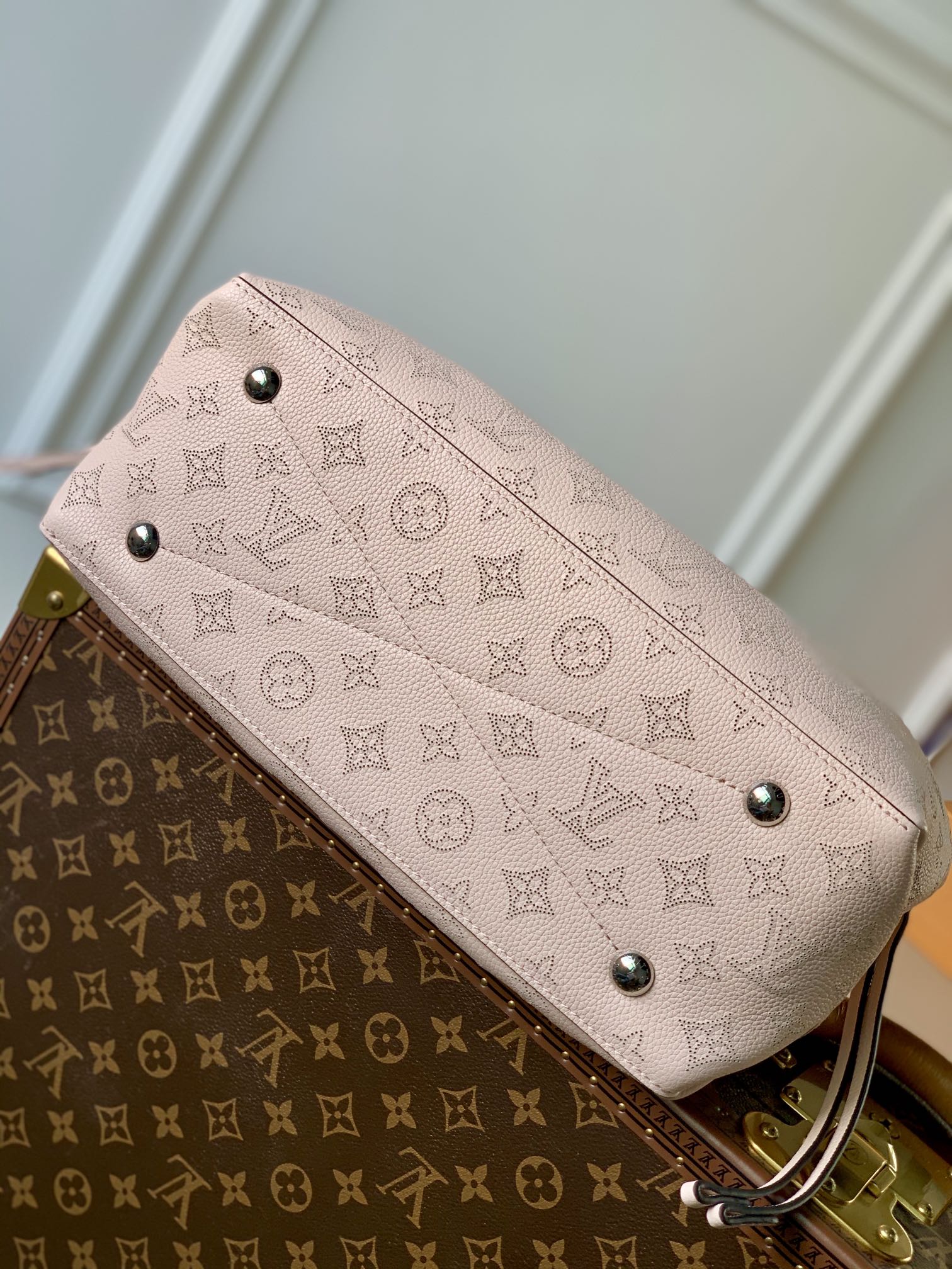 Louis Vuitton LV M59203 Bella Tote Mahina Cr��me Beige