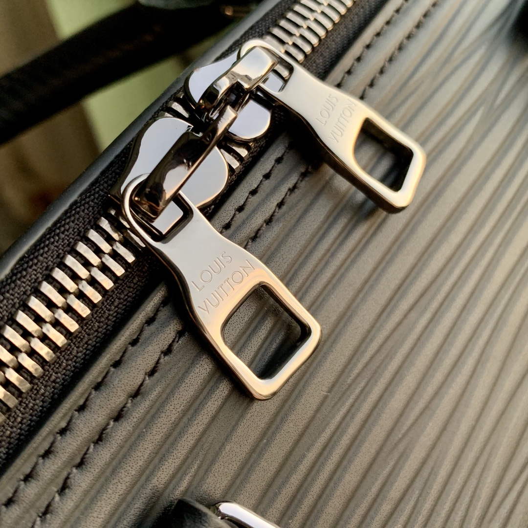 LV M23721 Louis Vuitton Keepall Bandouli��re 50 Bag Black