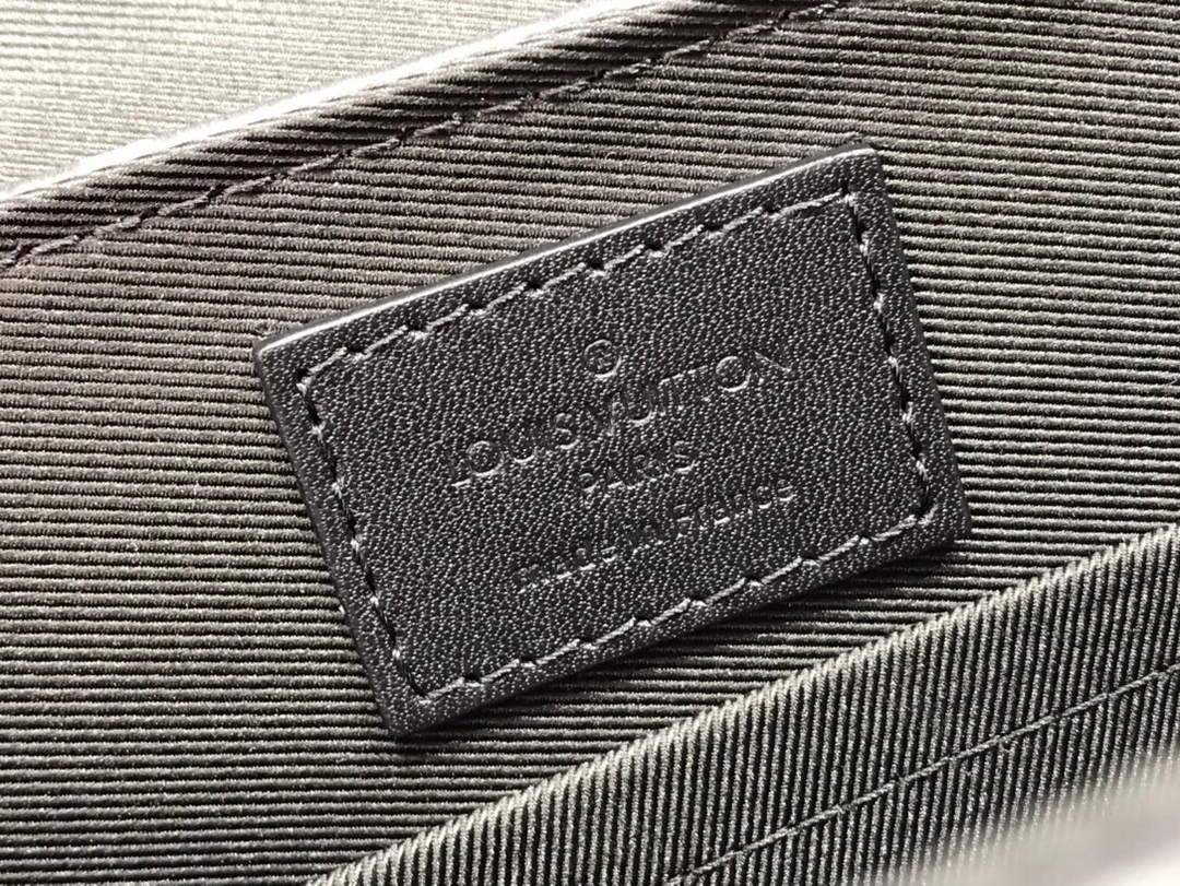 LV M45727 Louis Vuitton Trunk Messenger PM Rectangular Bag Monogram