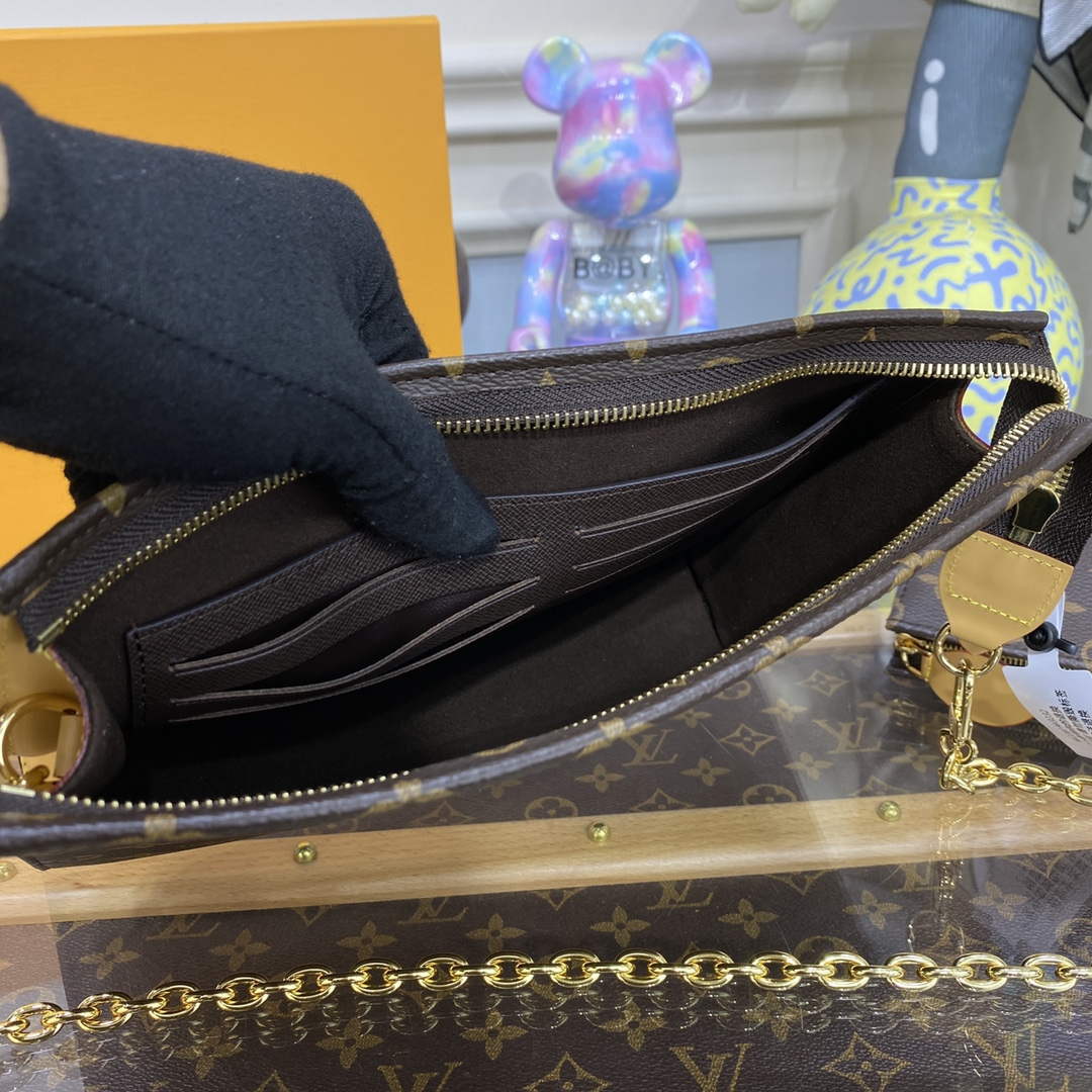 LV M81412 Louis Vuitton Toiletry Pouch On Chain
