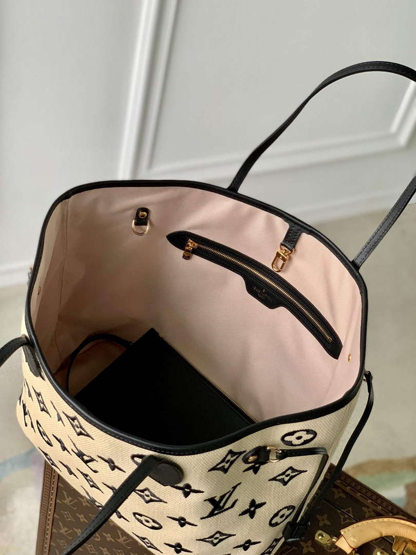 LV M22838 Louis Vuitton Neverfull MM Tote Bag Black