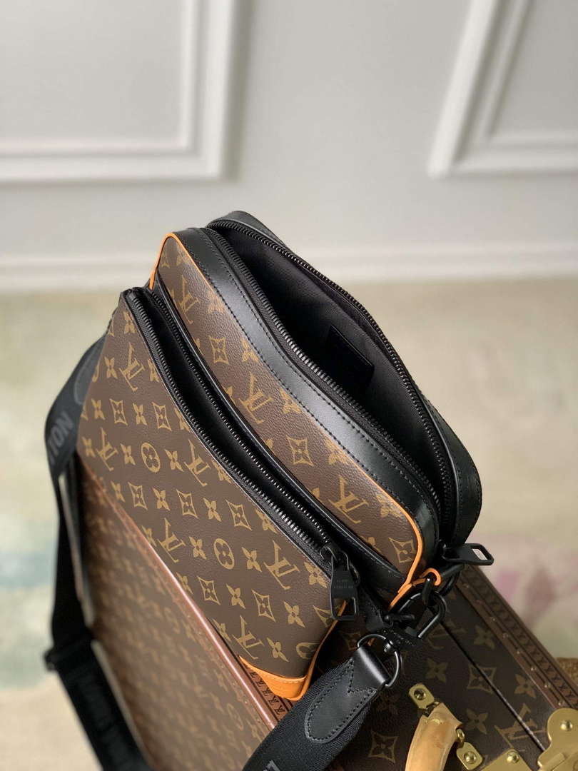 LV M46694 Louis Vuitton Trio Messenger Radiant Sun