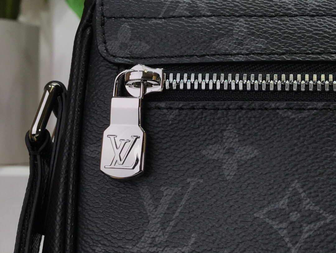 LV M30746 Louis Vuitton M30745 New Messenger Bag Black