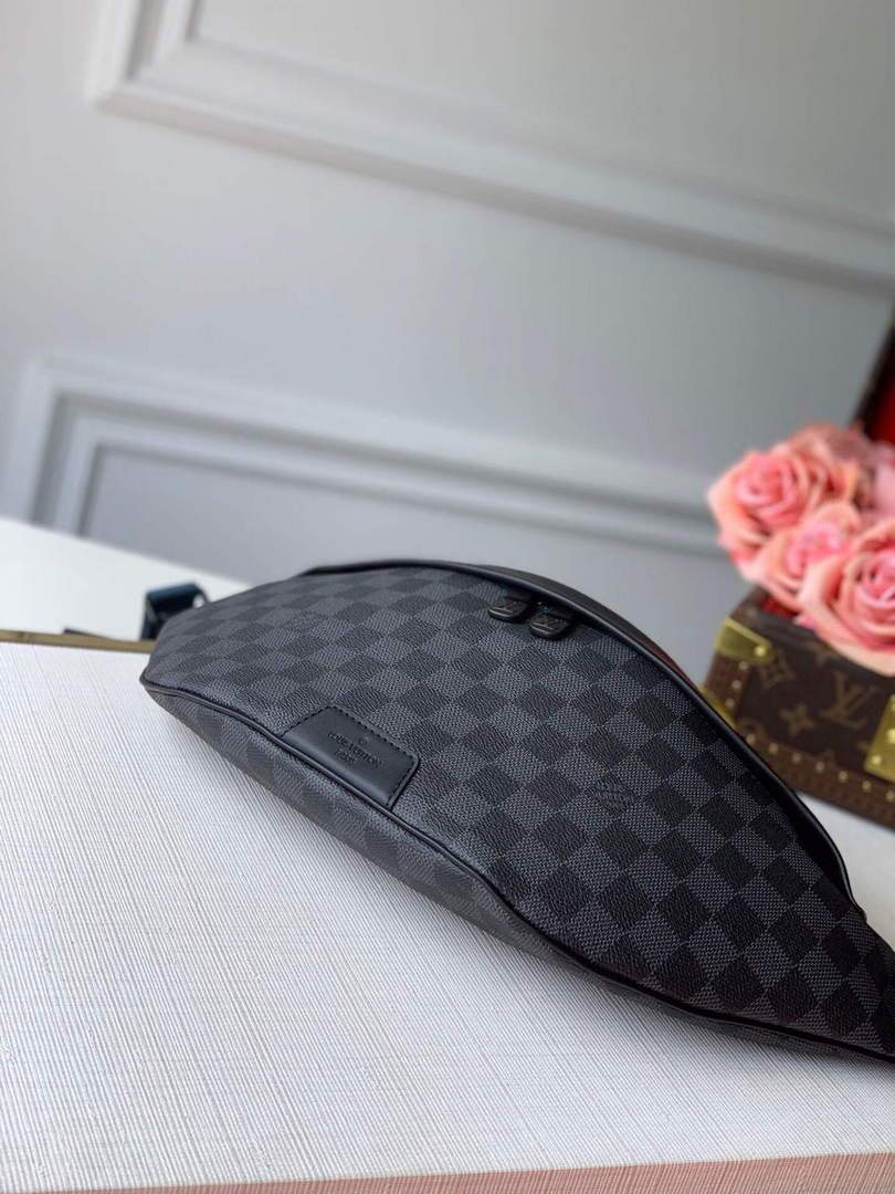 LV N40187 Louis Vuitton Discovery Bumbag Damier Graphite