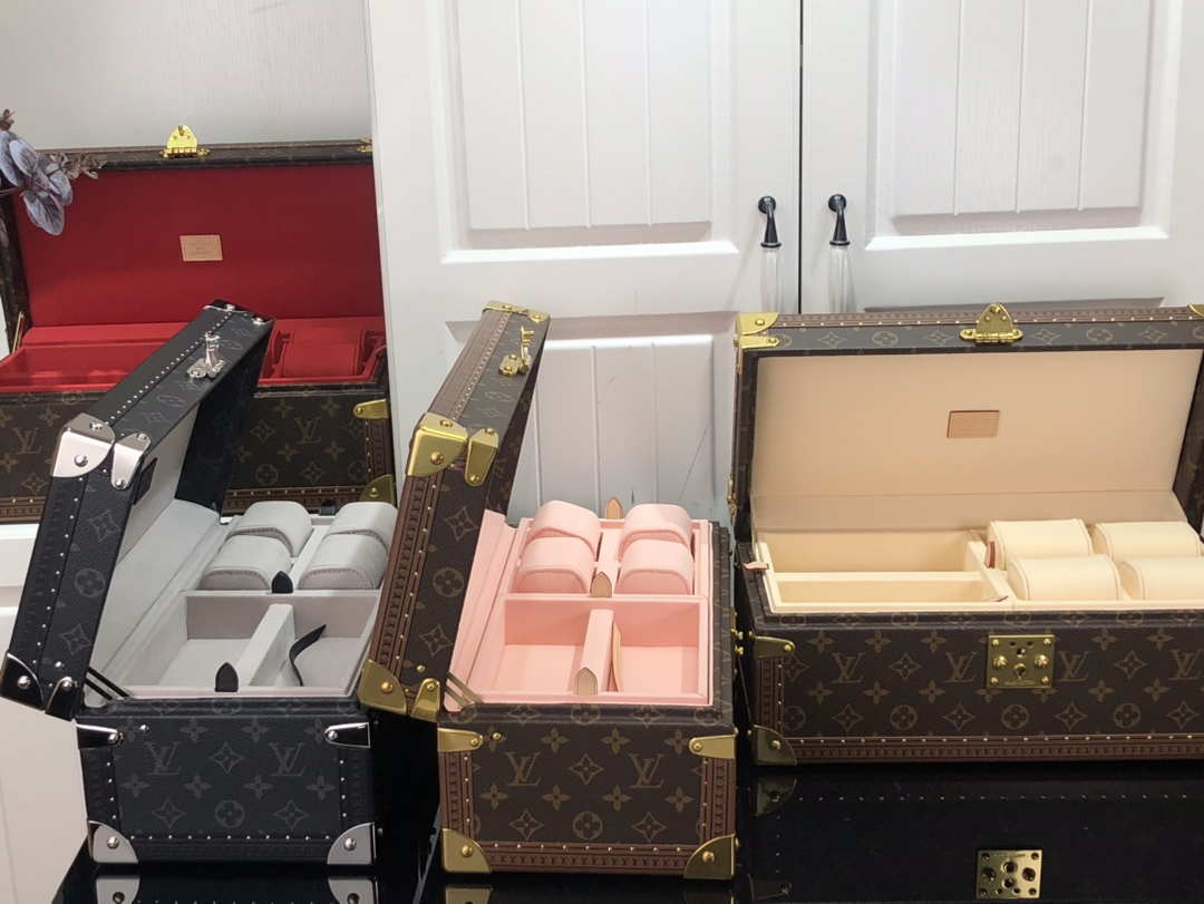 Louis Vuitton LV M20209 Coffret Accessoires Monogram Red