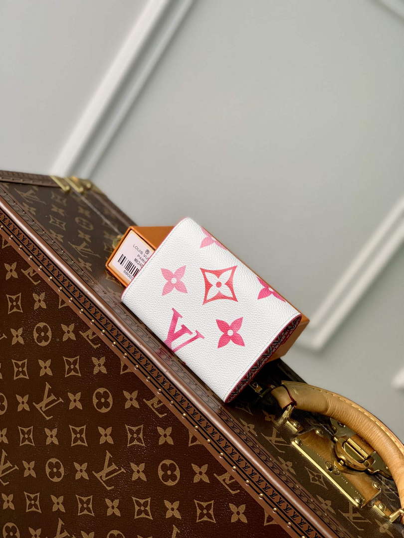 LV M82406 Louis VuittonVictorine Wallet Pink