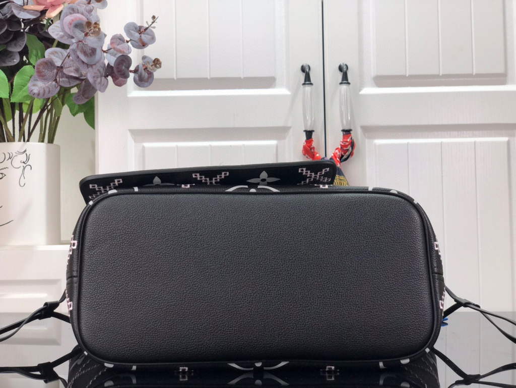 Louis Vuitton M46040 LV M46039 Neverfull MM black