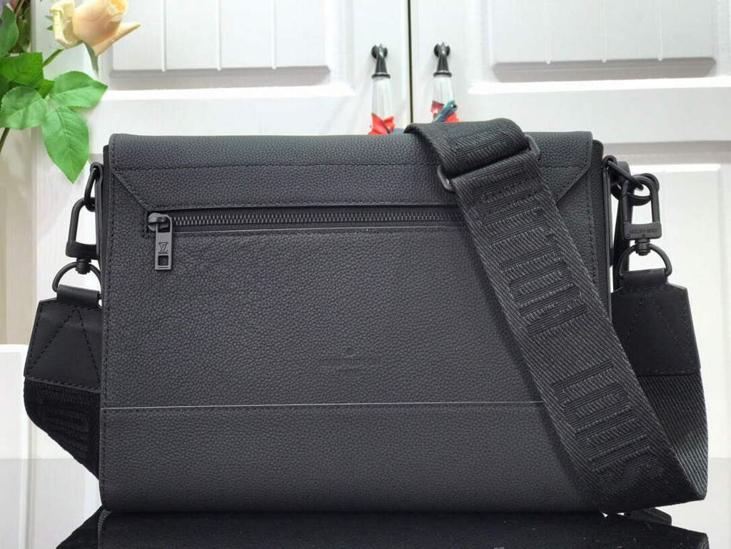 LV M57080 Louis Vuitton Messenger Bag Black