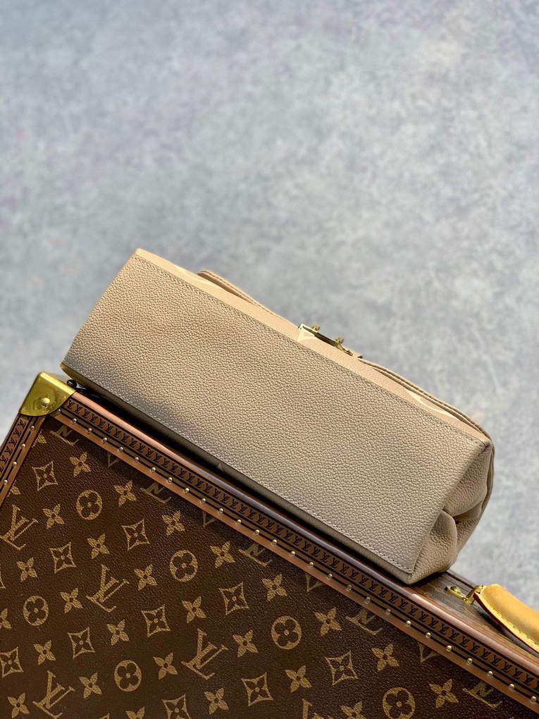 LV M46041 Louis Vuitton Madeleine MM Handbag Embossed Grained Cowhide Leather