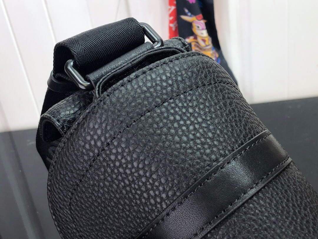 LV M58476 Louis Vuitton Christopher Messenger Bag Black M58475