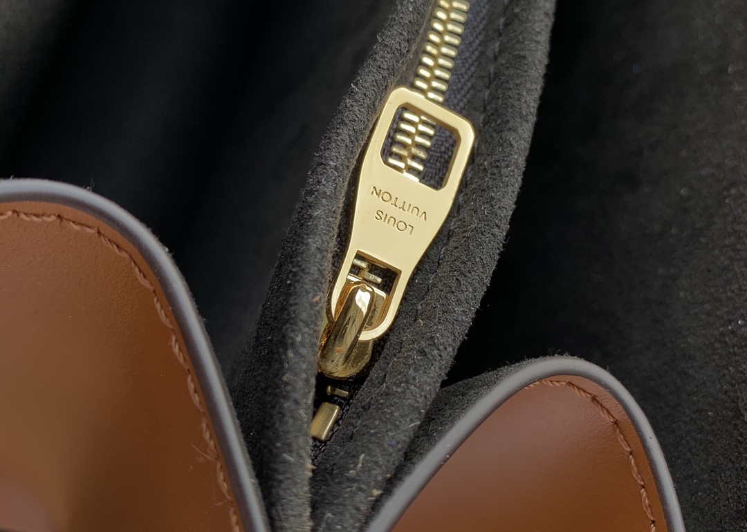 LV M45958 Louis Vuitton Dauphine MM Bag Monogram