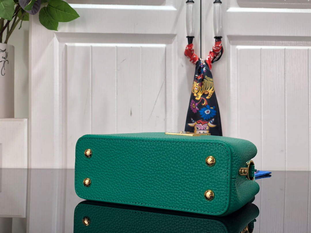 LV M56071 Louis Vuitton Capucines Mini Handbag Green