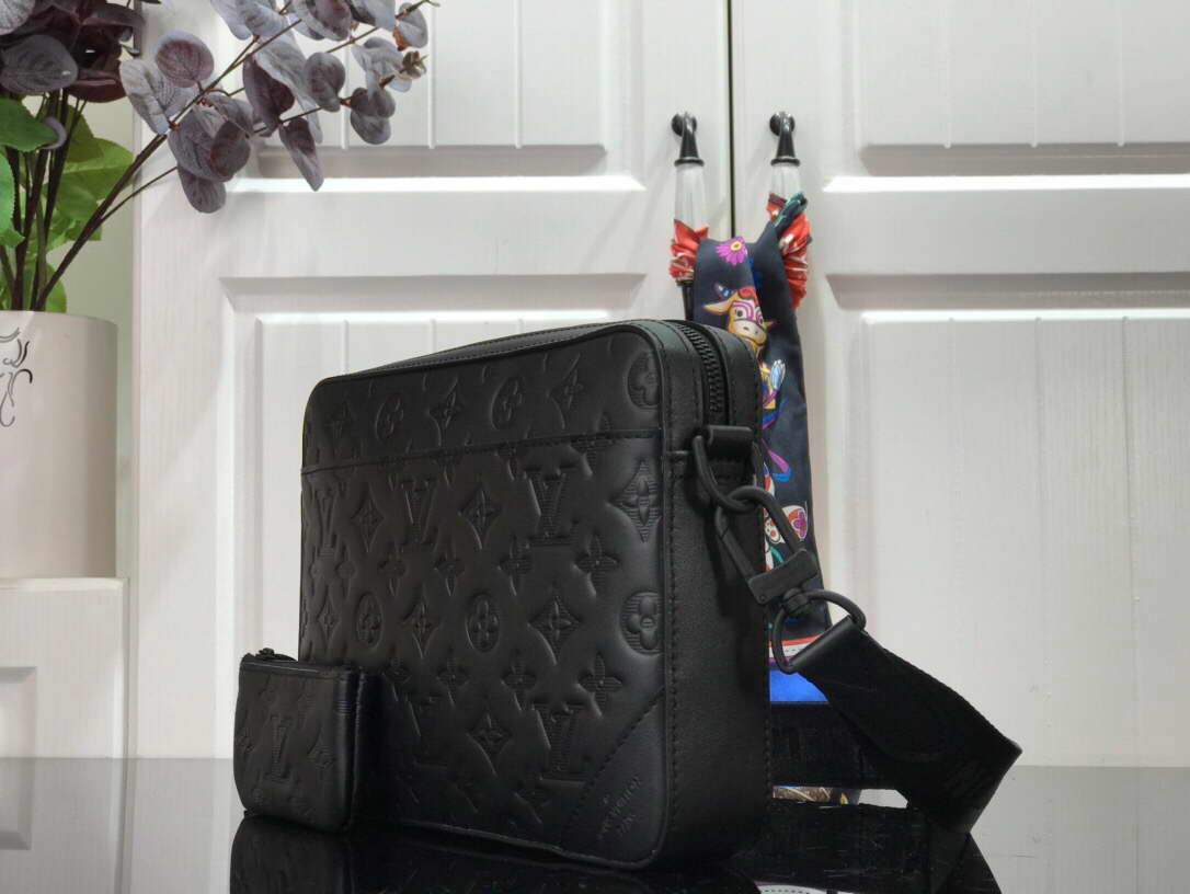 LV M69827 Louis Vuitton Duo Messenger Monogram Shadow Leather Black